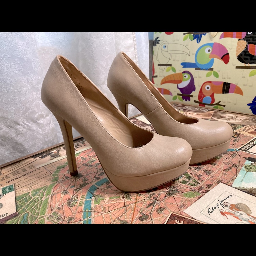 Nude Pumps